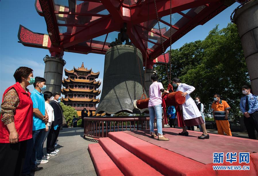 (新華全媒頭條·圖文互動)(32)鐘華論:在民族復(fù)興的歷史豐碑上——2020中國抗疫記