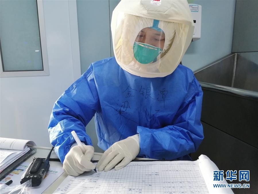 （新華全媒頭條&middot;圖文互動(dòng)）（1）&ldquo;我看不見(jiàn)你的樣子，但我知道你是誰(shuí)&rdquo;&mdash;&mdash;寫在國(guó)際護(hù)士節(jié)來(lái)臨之際