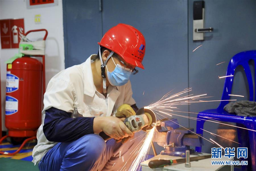 (全球抗疫進(jìn)行時·圖文互動)(3)通訊:額勒賽水電站為疫情下的柬埔寨提供發(fā)展動力