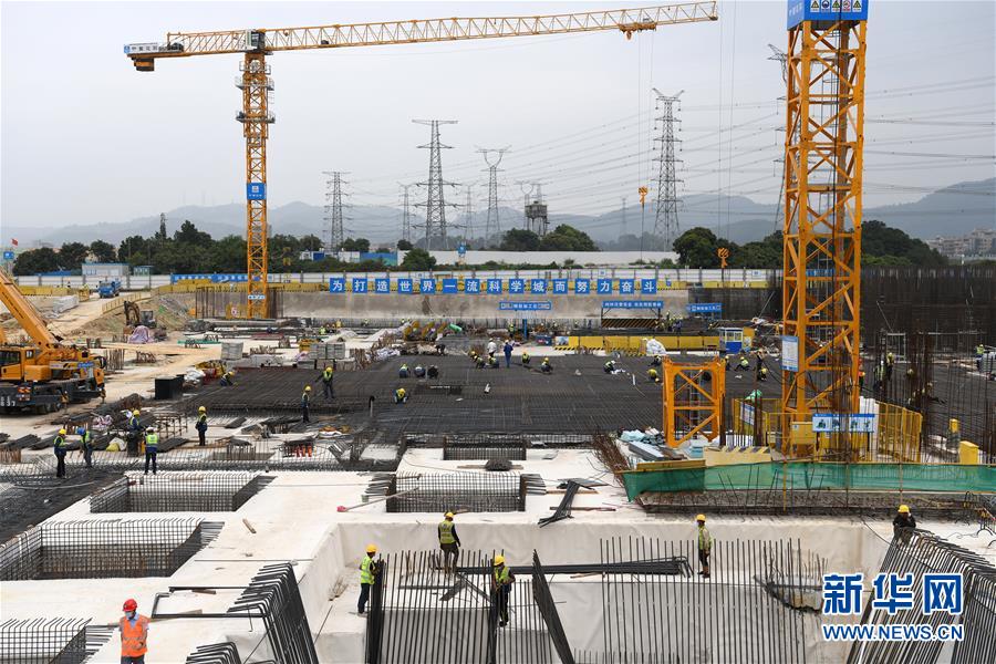 （在習(xí)近平新時代中國特色社會主義思想指引下&mdash;&mdash;新時代新作為新篇章&middot;習(xí)近平總書記關(guān)切事&middot;圖文互動）（6）新機遇、新引擎&mdash;&mdash;重大工程重大項目建設(shè)新動向觀察