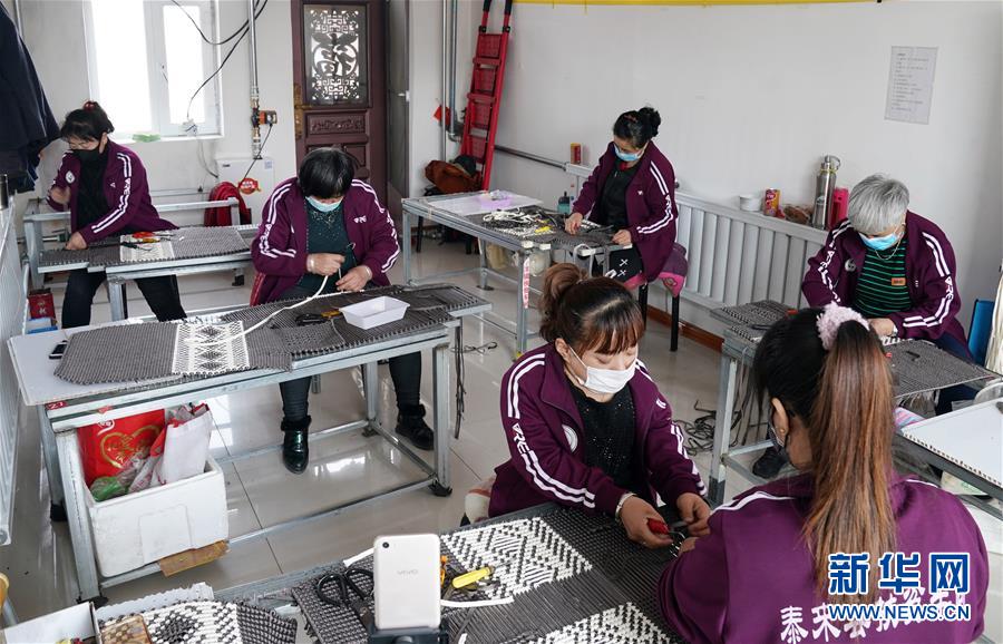 （在習(xí)近平新時(shí)代中國(guó)特色社會(huì)主義思想指引下&mdash;&mdash;新時(shí)代新作為新篇章&middot;習(xí)近平總書(shū)記關(guān)切事&middot;圖文互動(dòng)）（2）助你飛翔，擁抱陽(yáng)光&mdash;&mdash;助力殘疾人脫貧攻堅(jiān)故事