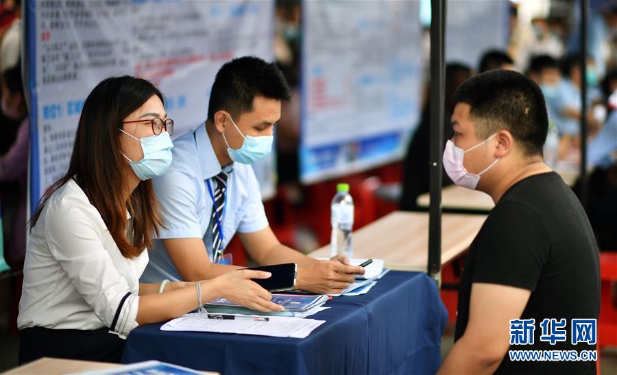 (新華全媒頭條·兩會(huì)特別報(bào)道)(4)攻堅(jiān)克難贏未來——從政府工作報(bào)告看2020年中國發(fā)展走向