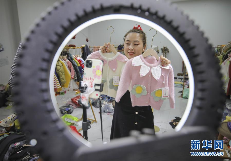 (新華全媒頭條·兩會精神看落實·圖文互動)(4)培育新機(jī) 開辟新局——落實全國兩會精神激發(fā)經(jīng)濟(jì)發(fā)展新動能述評