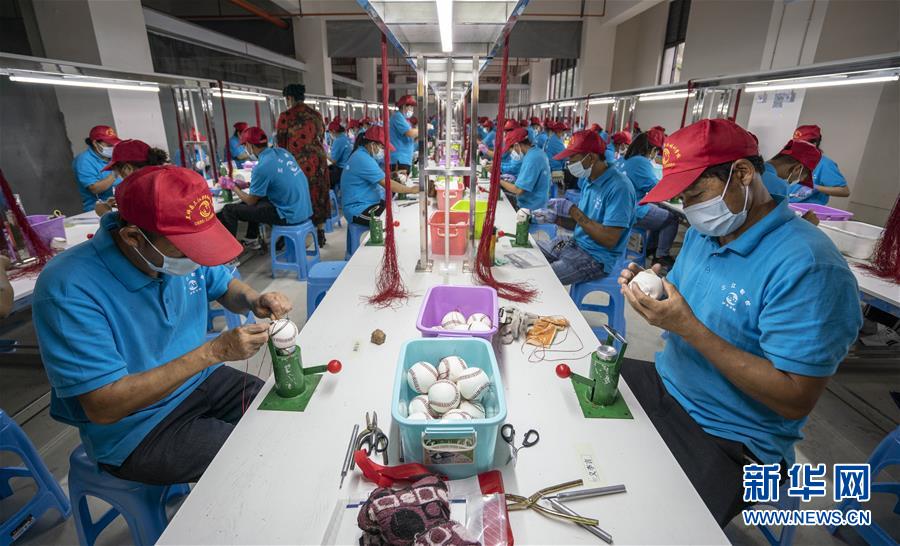 (新華全媒頭條·兩會精神看落實·圖文互動)(7)培育新機(jī) 開辟新局——落實全國兩會精神激發(fā)經(jīng)濟(jì)發(fā)展新動能述評