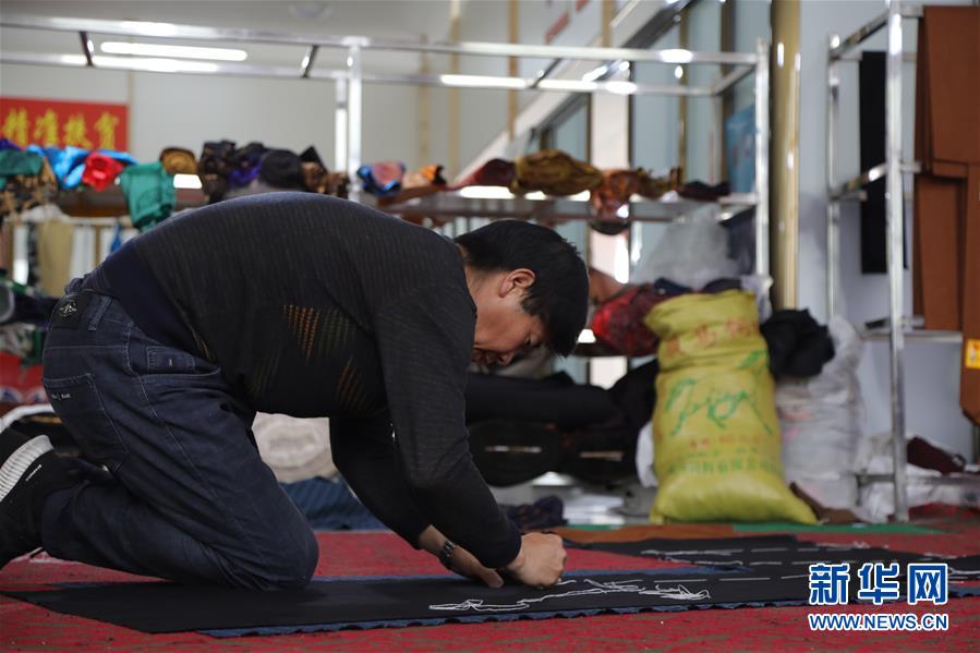 (決戰(zhàn)決勝脫貧攻堅(jiān)·圖文互動(dòng))(2)電商扶貧鋪就藏區(qū)脫貧致富“快車(chē)道”