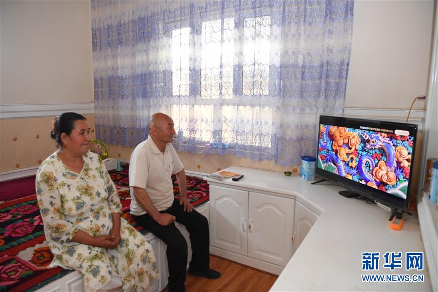 (決戰(zhàn)決勝脫貧攻堅·聚焦三區(qū)三州·圖文互動)(1)安居房里的新物件