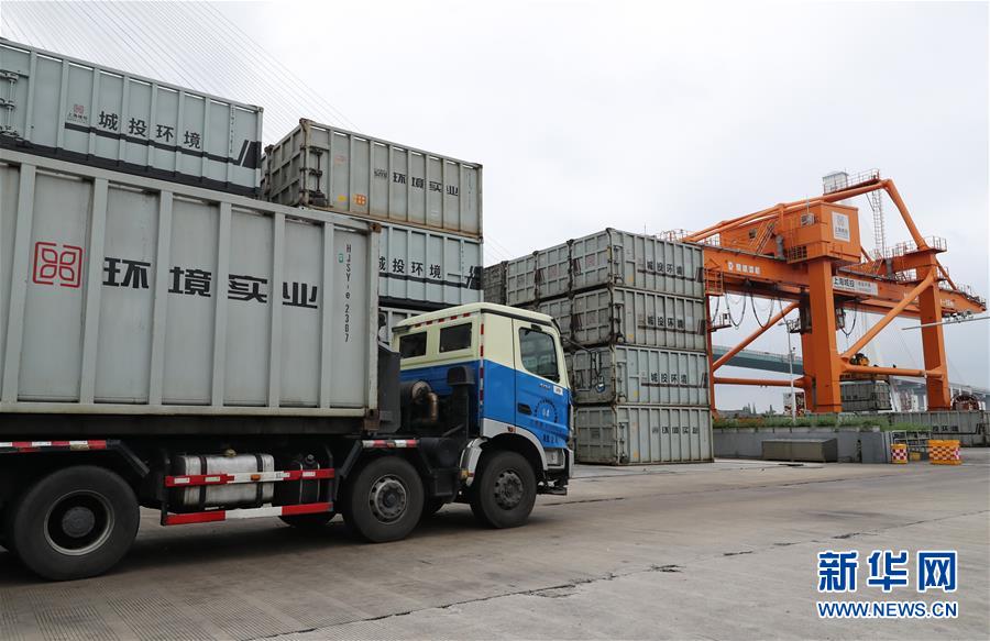 （新華全媒頭條&middot;圖文互動）（1）演繹新時尚 答好治理卷&mdash;&mdash;上海實施垃圾分類效果追蹤