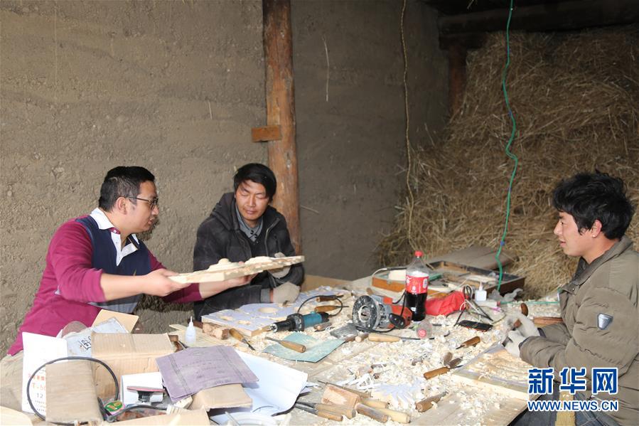 （決戰(zhàn)決勝脫貧攻堅(jiān)&middot;圖文互動）香巴拉深處有個&ldquo;留村碩士&rdquo;