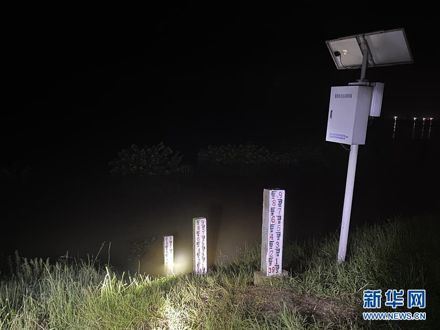 (防汛抗洪·圖文互動(dòng))(1)目擊洞庭抗洪“風(fēng)向標(biāo)”挺過(guò)第一波攻擊