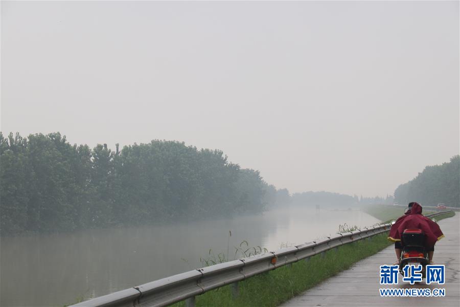 (防汛抗洪·圖文互動(dòng))(3)目擊洞庭抗洪“風(fēng)向標(biāo)”挺過(guò)第一波攻擊