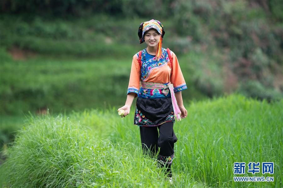 （新華全媒頭條&middot;走向我們的小康生活&middot;圖文互動(dòng)）（4）那山，那人，那苗寨&mdash;&mdash;十八洞村三代人的奮斗史