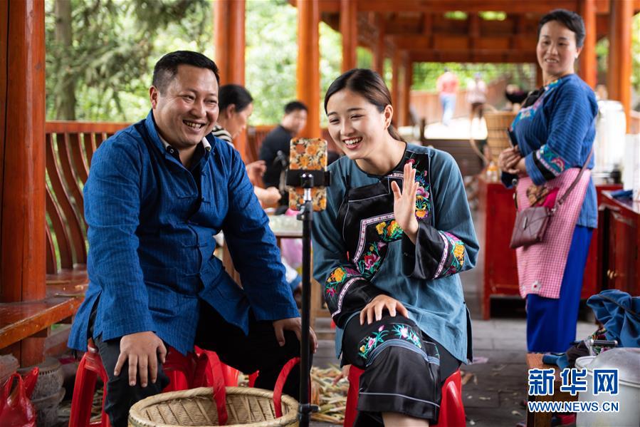 （新華全媒頭條&middot;走向我們的小康生活&middot;圖文互動(dòng)）（10）那山，那人，那苗寨&mdash;&mdash;十八洞村三代人的奮斗史