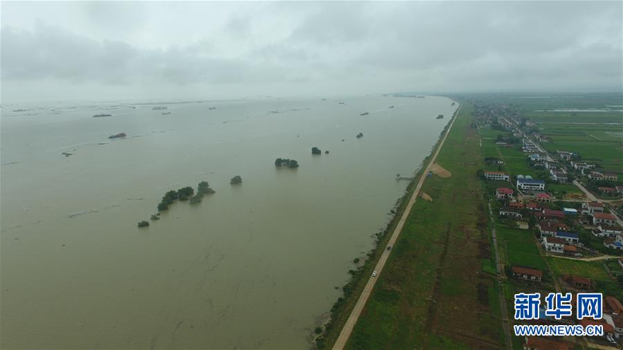 （防汛抗洪&middot;圖文互動(dòng)）（5）&ldquo;險(xiǎn)情不可怕，可怕的是不能及時(shí)發(fā)現(xiàn)險(xiǎn)情&rdquo;&mdash;&mdash;洞庭湖巡堤查險(xiǎn)現(xiàn)場直擊