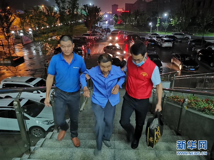 （防汛抗洪&middot;圖文互動(dòng)）（3）洪水來(lái)襲，銅鑼聲在千年古鎮(zhèn)的雨夜響起