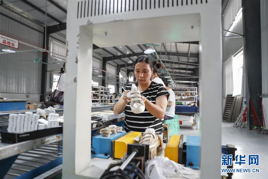 （落實&ldquo;六穩(wěn)&rdquo;&ldquo;六保&rdquo;一線見聞&middot;圖文互動）（2）&ldquo;不讓一名貧困勞動力失業(yè)！&rdquo;&mdash;&mdash;三峽庫區(qū)穩(wěn)就業(yè)見聞