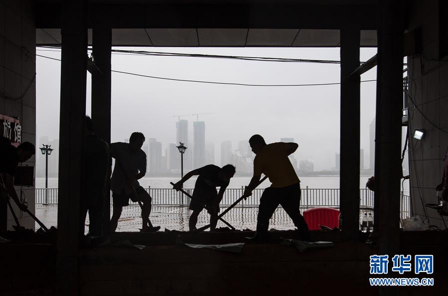 （在習(xí)近平新時(shí)代中國特色社會(huì)主義思想指引下&mdash;&mdash;新時(shí)代新作為新篇章&middot;習(xí)近平總書記關(guān)切事&middot;圖文互動(dòng)）（3）戰(zhàn)疫魔,斗洪魔&mdash;&mdash;湖北全力應(yīng)對(duì)防疫、防汛疊加&ldquo;雙考&rdquo;