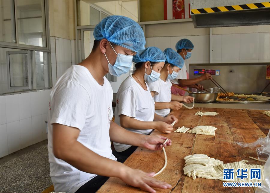 （決戰(zhàn)決勝脫貧攻堅&middot;圖文互動）（2）麻花莊振興記