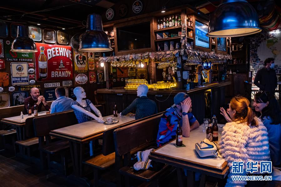 （國際&middot;圖文互動）（14）特稿：穿越寒暑 無問西東&mdash;&mdash;寫在新冠疫情構(gòu)成&ldquo;國際關(guān)注的突發(fā)公共衛(wèi)生事件&rdquo;半年之際