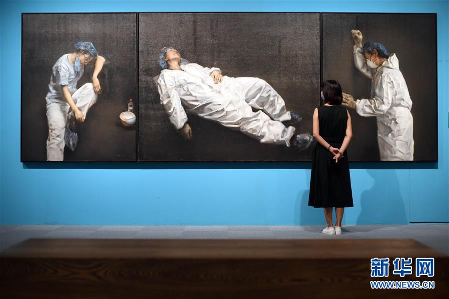 (社會)(2)抗疫主題美術(shù)作品亮相國博