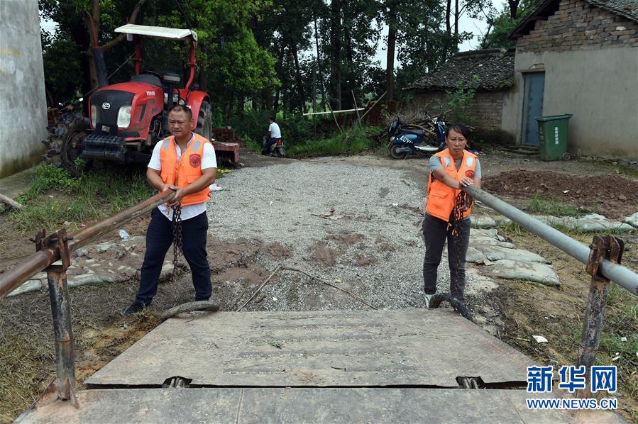 (新華全媒頭條·圖文互動(dòng))(7)筑起共御水患的鋼鐵長堤——戰(zhàn)洪一線的“干群關(guān)系新答卷”