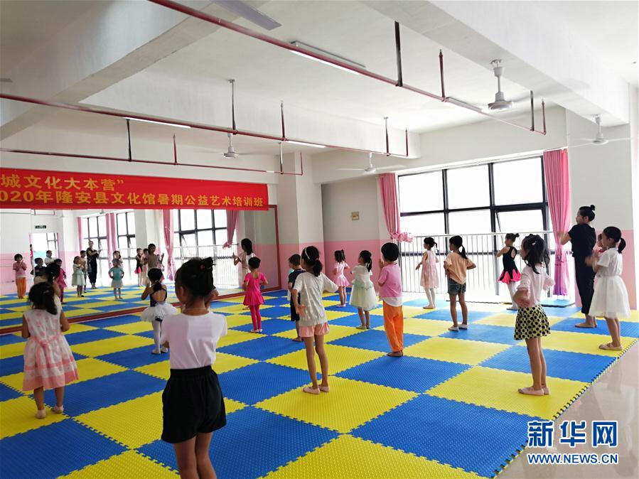 （特別的暑期生活&middot;圖文互動(dòng)）（2）她們的愿望，在這個(gè)假期實(shí)現(xiàn)&mdash;&mdash;廣西隆安易地扶貧搬遷安置區(qū)暑期見聞