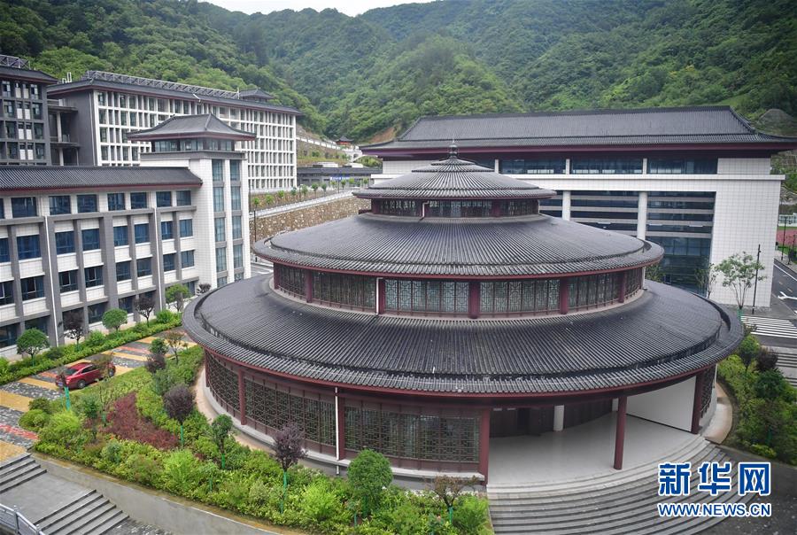 （新華視點(diǎn)&middot;圖文互動(dòng)）（4）學(xué)校建漂亮點(diǎn)本無(wú)錯(cuò)，為何這所&ldquo;豪華中學(xué)&rdquo;讓人困惑？