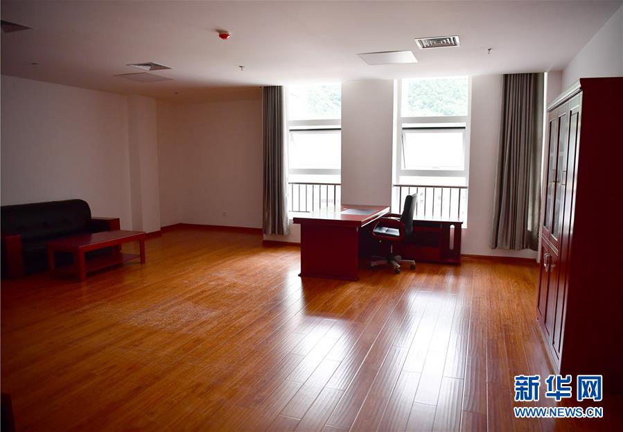 （新華視點(diǎn)&middot;圖文互動(dòng)）（6）學(xué)校建漂亮點(diǎn)本無(wú)錯(cuò)，為何這所&ldquo;豪華中學(xué)&rdquo;讓人困惑？