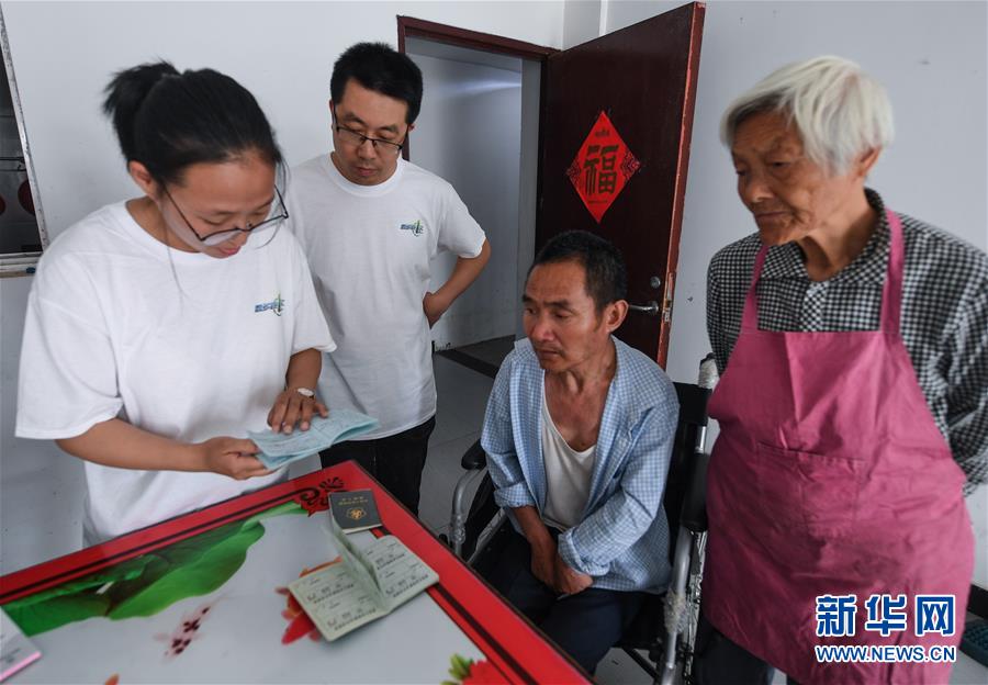 （新華全媒頭條&middot;總書(shū)記推動(dòng)的改革身邊事&middot;行政體制改革篇&middot;圖文互動(dòng)）（2）特寫(xiě)：追問(wèn)&ldquo;一件事&rdquo;