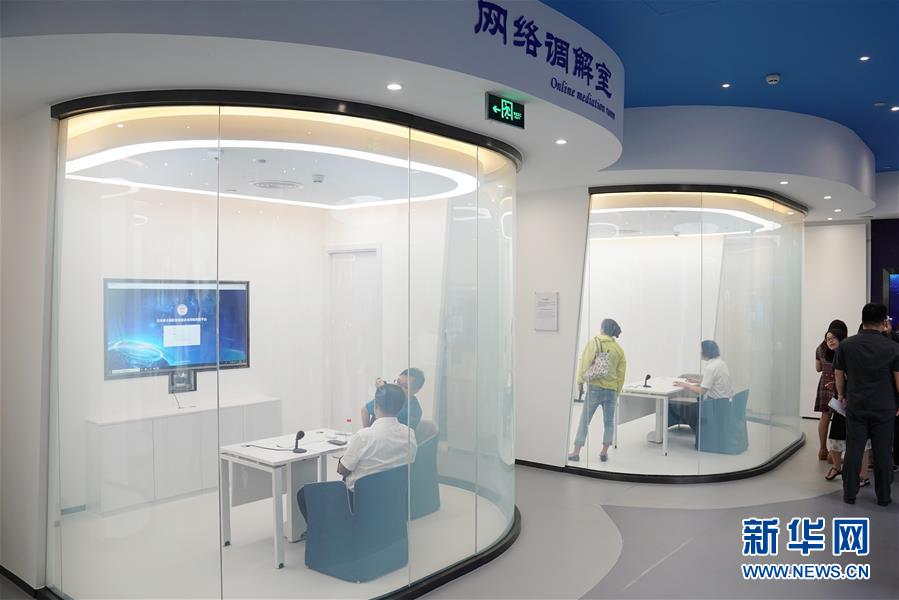 （總書記推動(dòng)的改革身邊事&middot;司法改革篇&middot;圖文互動(dòng)）（4）特寫：打官司不再難&mdash;&mdash;基層法院親歷立案登記