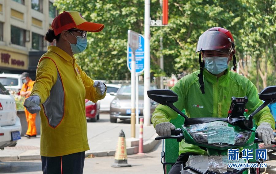 （總書記推動的改革身邊事&middot;文化改革篇）（4）特寫：&ldquo;生活便利了，環(huán)境變美了，人也舒心了&rdquo; &mdash;&mdash;感受基層文明實踐站里的惠民服務(wù)