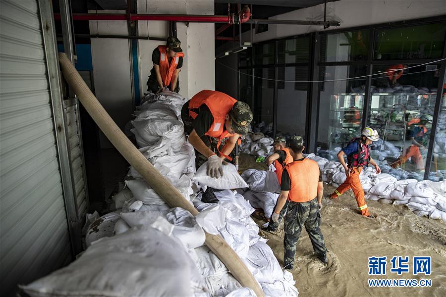 （防汛抗洪&middot;圖文互動(dòng)）（7）筑起防大汛的堅(jiān)強(qiáng)防線&mdash;&mdash;重慶防御長(zhǎng)江、嘉陵江過(guò)境洪峰現(xiàn)場(chǎng)記錄