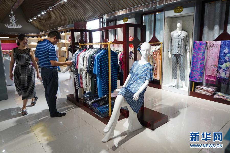 （走向我們的小康生活&middot;圖文互動(dòng)）（2）綠了青山，紅了日子&mdash;&mdash;秦巴山區(qū)群眾繪出小康&ldquo;調(diào)色板&rdquo;