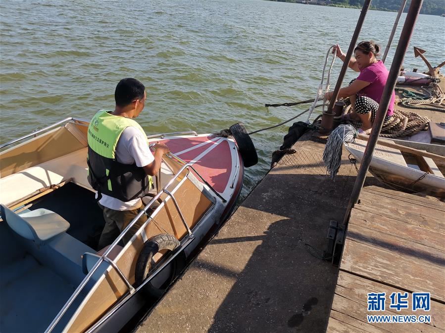 (總書記推動(dòng)的改革身邊事·生態(tài)文明改革篇·圖文互動(dòng))(1)特寫:從“捕魚人”到“護(hù)魚人”——長江漁民上岸后的新生活