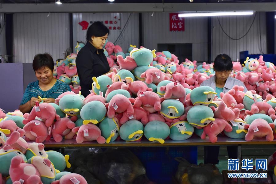 (決戰(zhàn)決勝脫貧攻堅(jiān)·圖文互動(dòng))(1)勤英“三板斧” 劈開(kāi)山窩窩