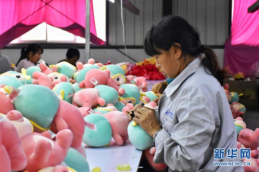 (決戰(zhàn)決勝脫貧攻堅(jiān)·圖文互動(dòng))(2)勤英“三板斧” 劈開(kāi)山窩窩