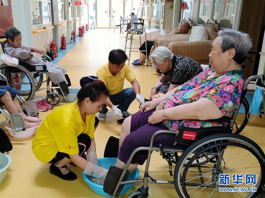 （走向我們的小康生活&middot;圖文互動）（3）北京&ldquo;老有所養(yǎng)&rdquo;的床邊、身邊、周邊事