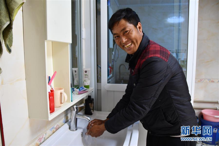 （鄉(xiāng)村振興&middot;圖文互動(dòng)）（5）村里來了位&ldquo;掏糞書記&rdquo;