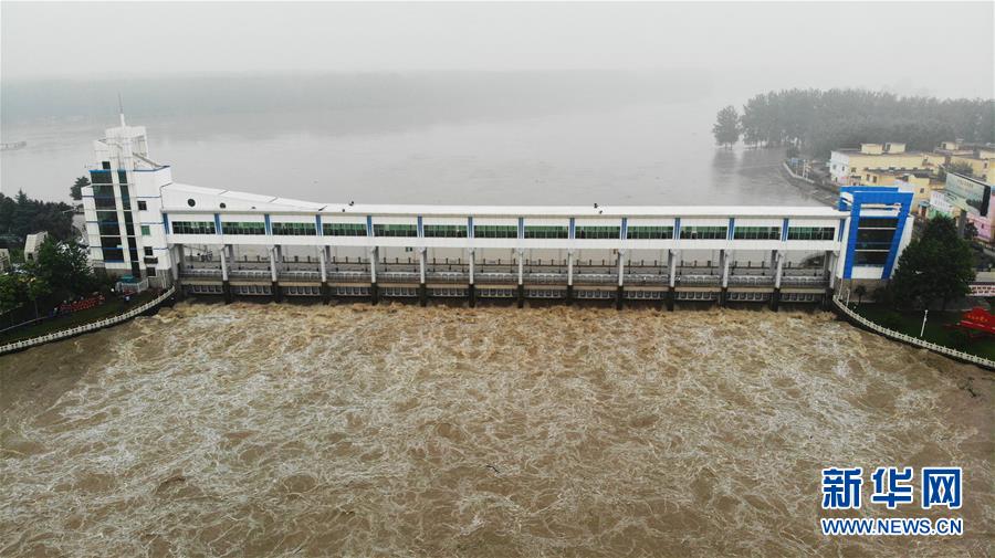 (在習(xí)近平新時(shí)代中國(guó)特色社會(huì)主義思想指引下——新時(shí)代新作為新篇章·習(xí)近平總書記關(guān)切事·圖文互動(dòng))(11)一切為了人民——寫在全國(guó)防汛救災(zāi)取得階段性重大勝利之時(shí)