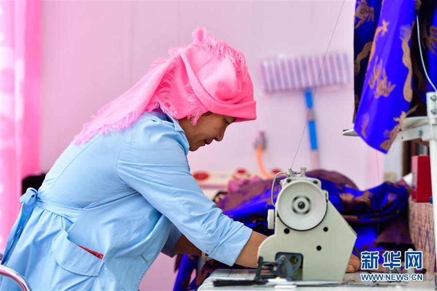 （新華全媒頭條&middot;走向我們的小康生活&middot;圖文互動）（4）綠色繪就三江源&mdash;&mdash;來自青海脫貧奔小康一線的蹲點報告