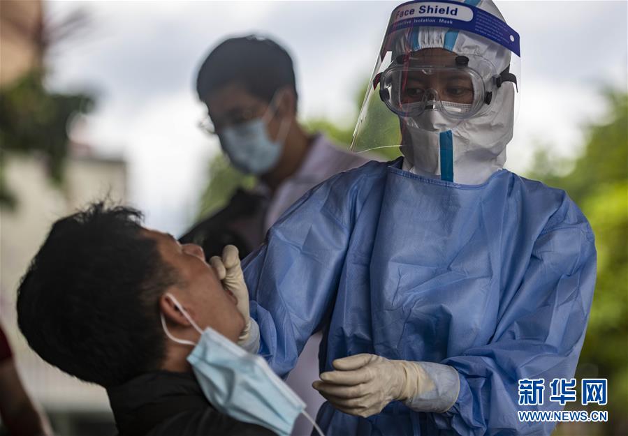 (熱點(diǎn)鮮報(bào)·圖文互動(dòng))(2)云南瑞麗:城區(qū)全員免費(fèi)開展核酸檢測