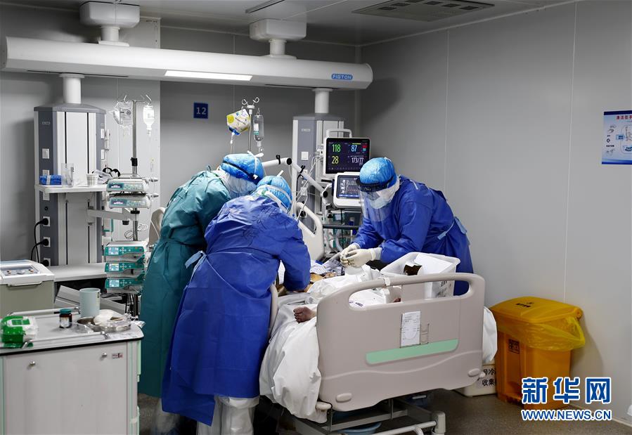 (抗疫一線醫(yī)務(wù)人員英雄群體·圖文互動)(11)人民軍醫(yī)的赤誠守望——軍隊(duì)支援湖北醫(yī)療隊(duì)抗擊新冠肺炎疫情記事