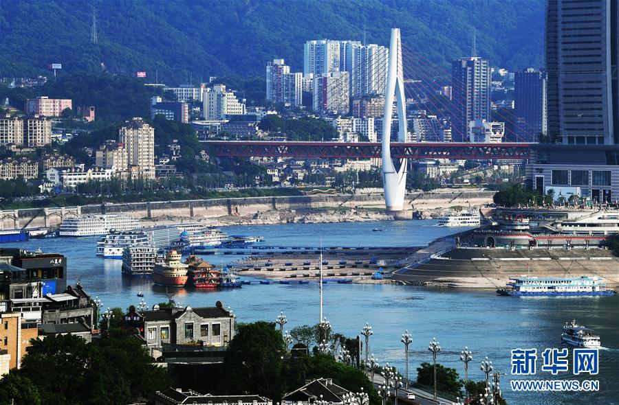 (新華全媒頭條·圖文互動)(1)西部有個新的“圈”——成渝加快雙城經(jīng)濟圈建設