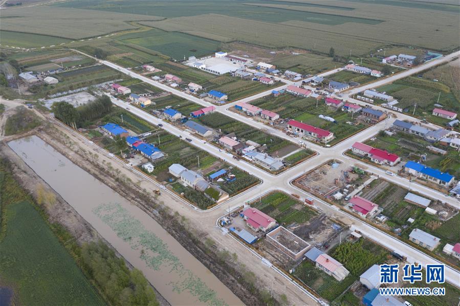 （決戰(zhàn)決勝脫貧攻堅&middot;圖文互動）（1）團(tuán)結(jié)村的李輝新傳