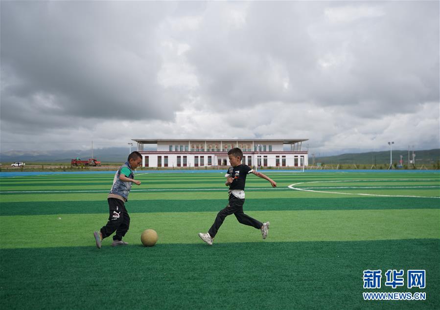 (新華全媒頭條·走向我們的小康生活·決戰(zhàn)決勝脫貧攻堅(jiān)·圖文互動(dòng))(10)高原上綻放的光芒——來自青海攻克深度貧困堡壘的故事