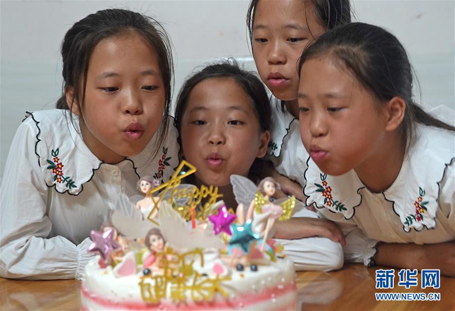 (脫貧攻堅(jiān)·圖片故事)(13)四胞胎家脫貧記