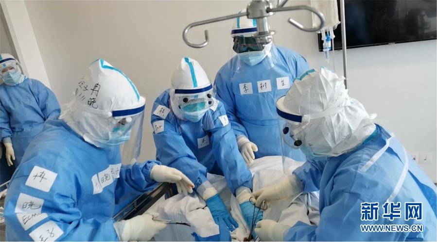 (抗疫一線醫(yī)務(wù)人員英雄群體·圖文互動(dòng))(4)同濟(jì)醫(yī)院“尖刀連”:決戰(zhàn)在“新冠重癥高地”