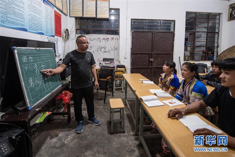 （新華全媒頭條&middot;決戰(zhàn)決勝脫貧攻堅&middot;督戰(zhàn)未摘帽貧困縣&middot;圖文互動）（3）脫貧的歌聲&mdash;&mdash;云南直過民族和人口較少民族共入新時代