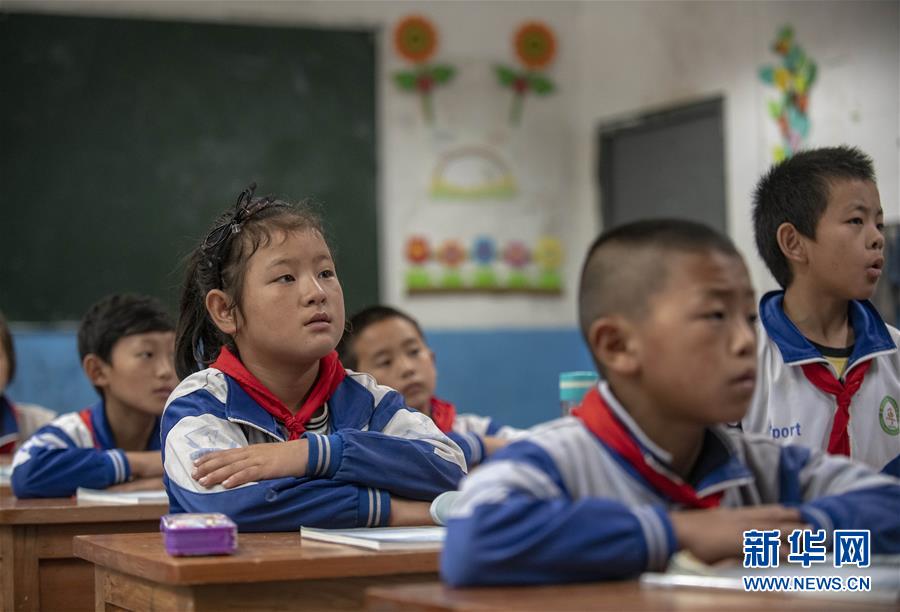 （新華全媒頭條&middot;決戰(zhàn)決勝脫貧攻堅&middot;督戰(zhàn)未摘帽貧困縣&middot;圖文互動）（6）脫貧的歌聲&mdash;&mdash;云南直過民族和人口較少民族共入新時代