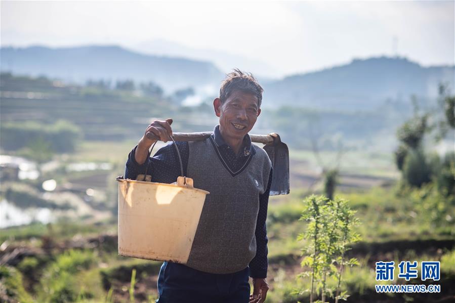 （新華全媒頭條&middot;決戰(zhàn)決勝脫貧攻堅&middot;督戰(zhàn)未摘帽貧困縣&middot;圖文互動）（11）脫貧的歌聲&mdash;&mdash;云南直過民族和人口較少民族共入新時代