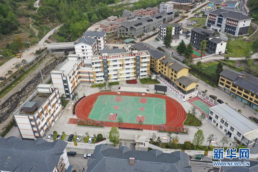 (集中連片特困地區(qū)貧困村調研行·圖文互動)(5)脫貧路上“跑”出幸福生活——重慶石柱土家族自治縣華溪村脫貧調查